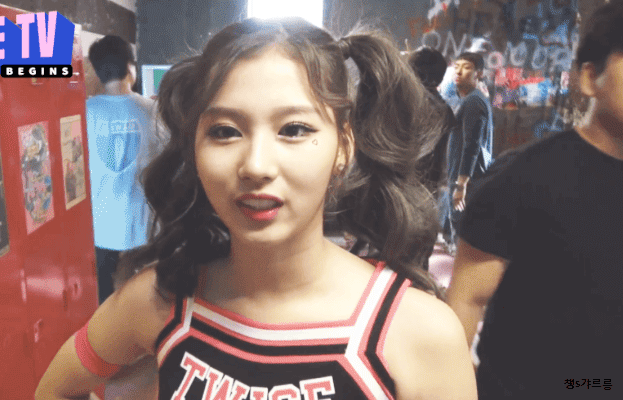 트와이스 티비 비긴즈 사나.gif | 인스티즈