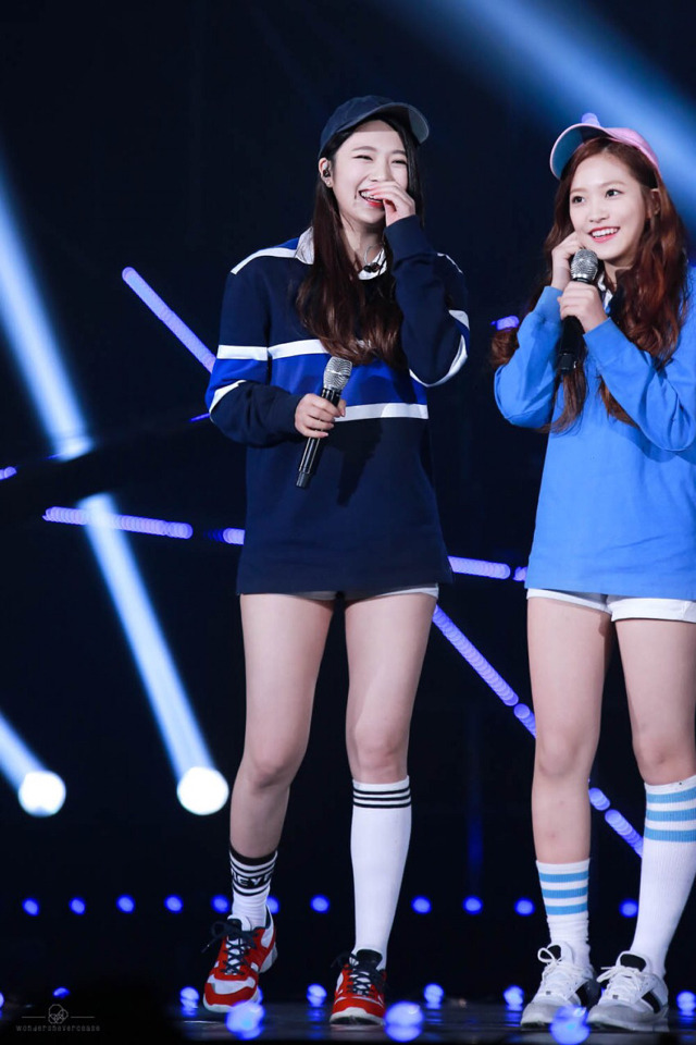 레드벨벳 조이 눈웃음 | 인스티즈