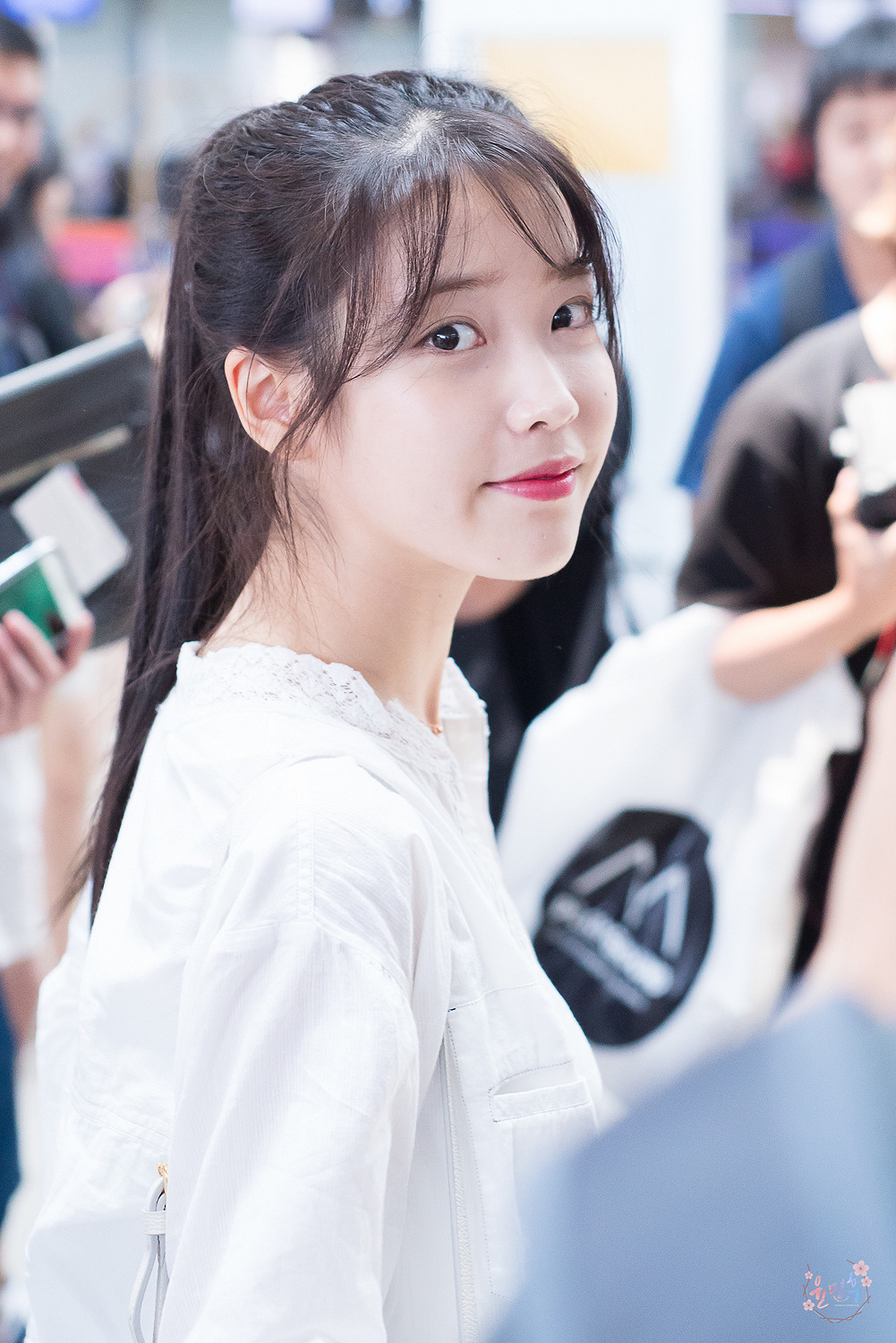 아이유 뒷모습.gif | 인스티즈