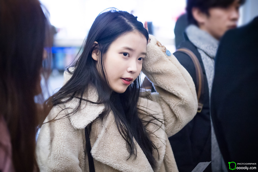[2016.01.31] 인천공항 출국 아이유 직찍 by 둘리 | 인스티즈