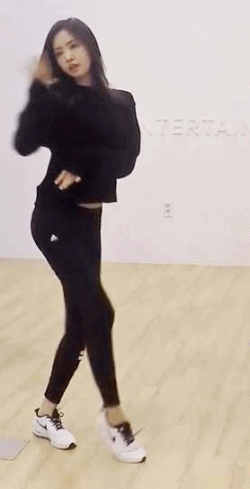 손나은이 또 아디다스 레깅스를.gif | 인스티즈