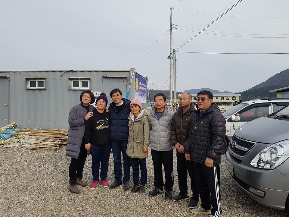 성탄절에 팽목항 찾은 충남 아이돌 안희정 도지사 | 인스티즈