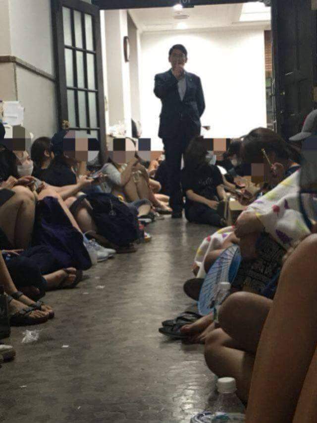 이화여대 미래라이프 반대 시위 경찰 투입 전후의 모습 및 미래라이프 반대자들에 대한 학교측과 교수들의 언급 +미래라이프사업에 대한 추가 설명 | 인스티즈