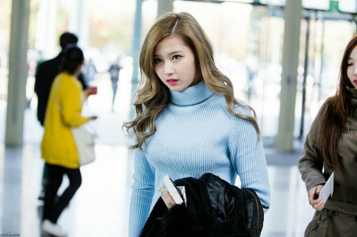 머리 묶는거랑 푼거랑 갭이 큰거같은 여자아이돌 .jpg | 인스티즈