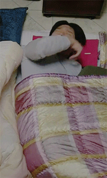 [응답하라1988] 같은 방귀 다른 반응.gif | 인스티즈