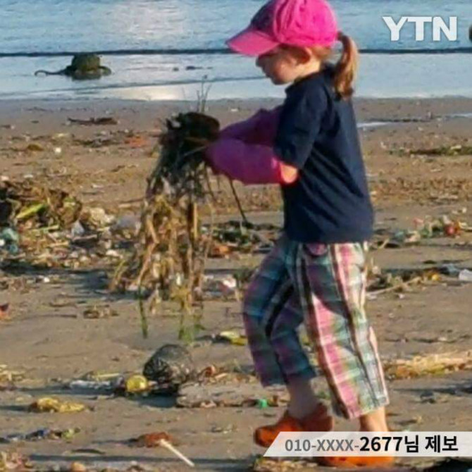 해운대를 치우는 외국인 모녀 | 인스티즈