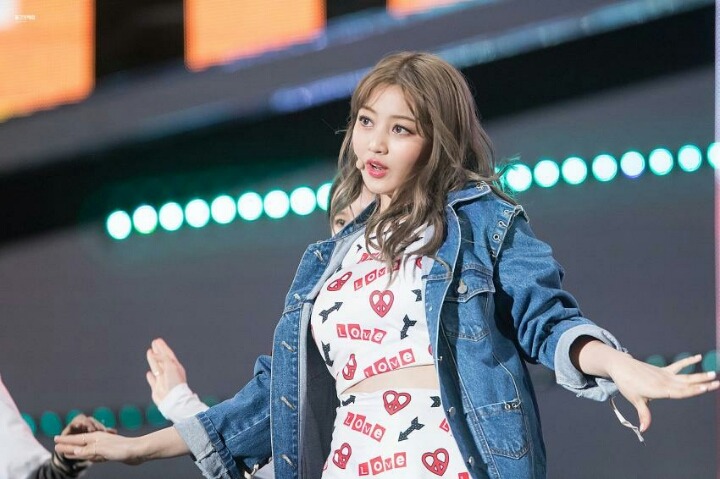 [트와이스] 엠카와 뮤뱅에서의 지효(움짤있음) | 인스티즈