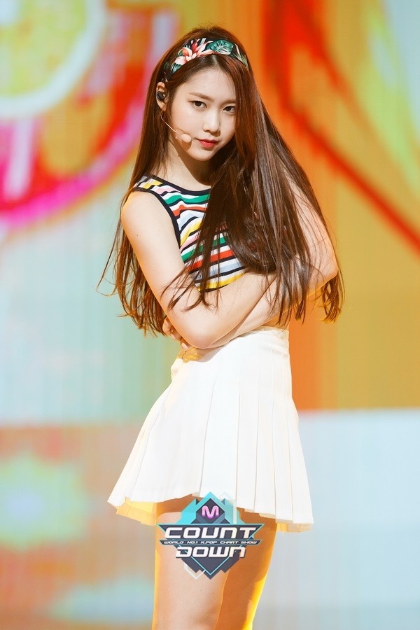 겉으로 보기엔 시크해보이지만 실제론 착한 오마이걸 지호.JPG | 인스티즈