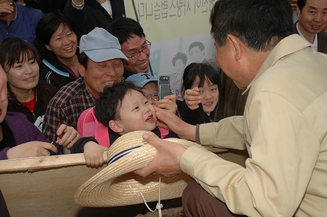 서거 후에도 임기시절 청와대 막내들에게 아직까지도 사랑한다는 말을 듣는 대통령 | 인스티즈