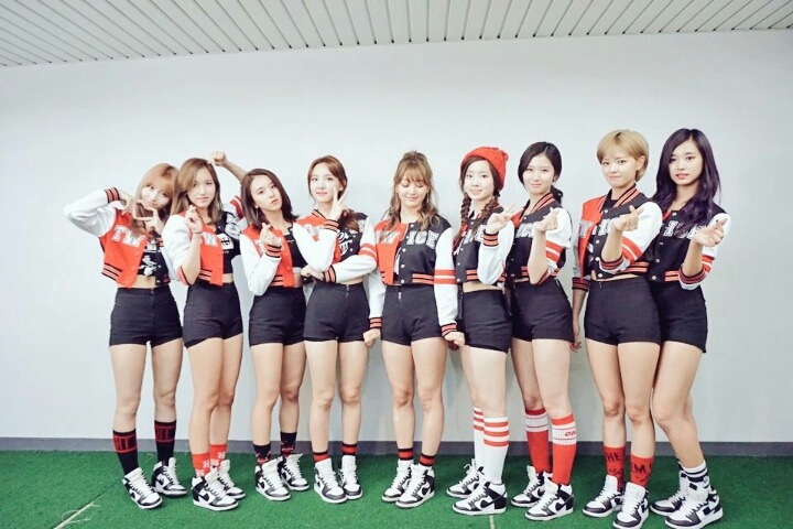 데뷔 1주년 기념 [트와이스] 단체 사진 털기 | 인스티즈