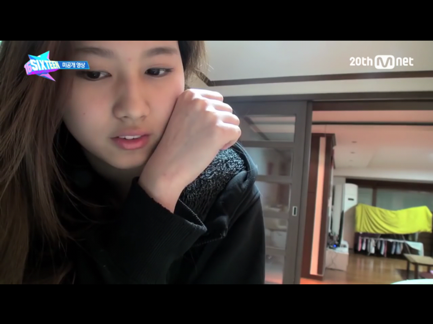 [트와이스] 메이크업 받기전 화장안한 사나 .jpg | 인스티즈