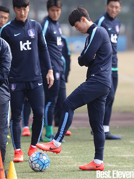 오늘자 굳은 표정으로 회복 훈련하는 축구대표팀 | 인스티즈