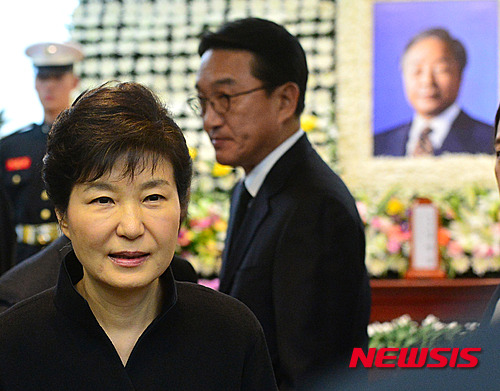 박근혜가 고 김영삼 전대통령만 생각하면 이를 박박 가는 이유.jpg | 인스티즈