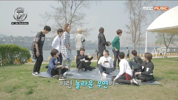  지나가던 길에 자꾸 방송출연하는 아이돌.jpg | 인스티즈