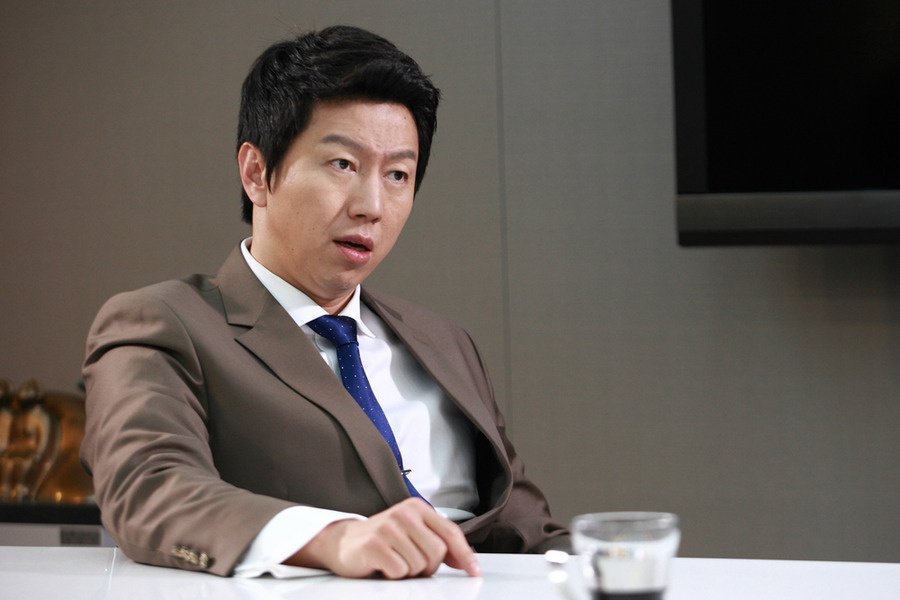 자신이 감독이라면 함께 찍고 싶은 남자 영화배우는? (장르 : 코미디) | 인스티즈