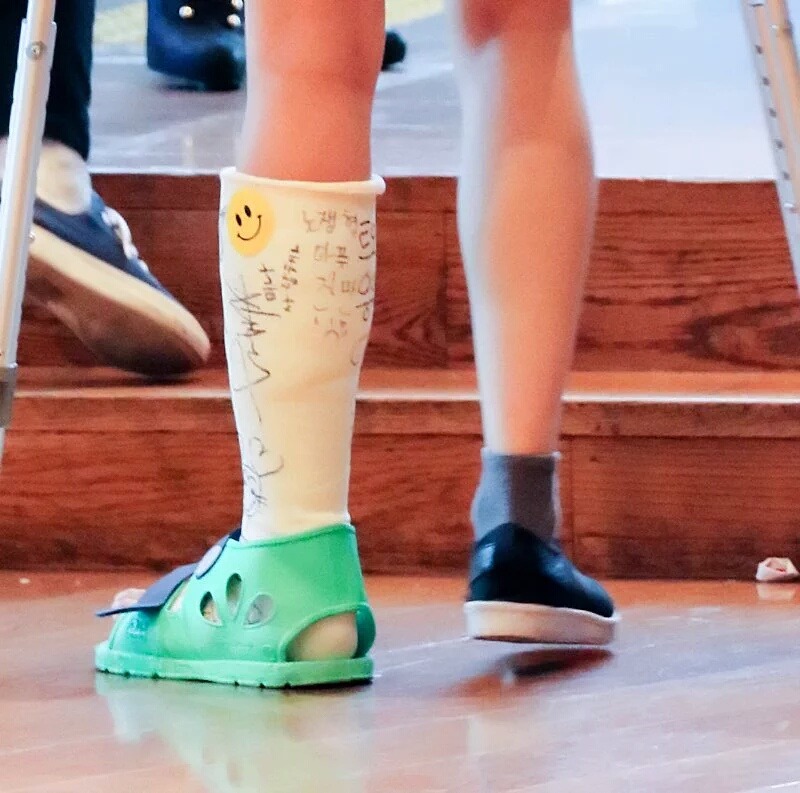 [트와이스] 정연 깁스 낙서 | 인스티즈
