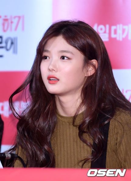 사랑니 붓기 덜 빠진 오늘자 김유정 | 인스티즈