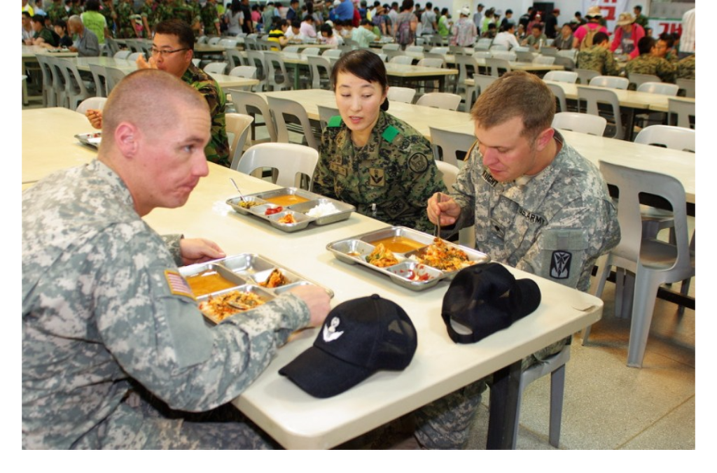 한국 짬밥에 놀라는 미군.jpg | 인스티즈