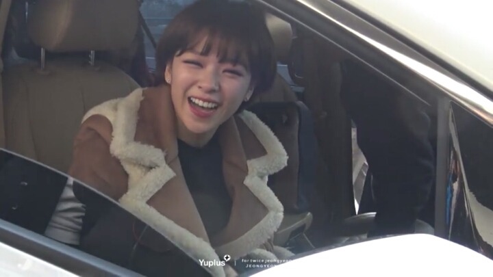 짧은 머리가 잘 어울리는 트와이스 정연 .jpg | 인스티즈