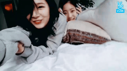 자다일어나서 방송하는 다현이 | 인스티즈