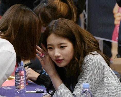 보기만 해도 기분이 좋아지는 수지와 팬들의 소통 | 인스티즈