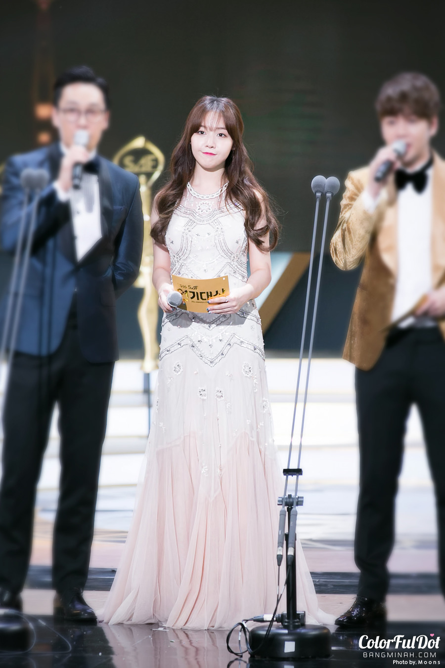 SBS연기대상 민아 혜리 직찍.jpgif | 인스티즈