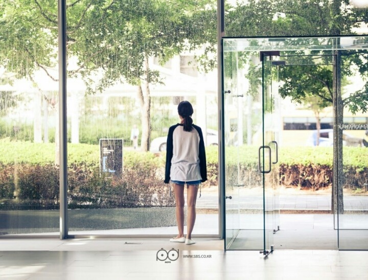 '질투의 화신' 공효진 스틸컷 공개…기상캐스터 하기 힘드네 '공무룩' | 인스티즈