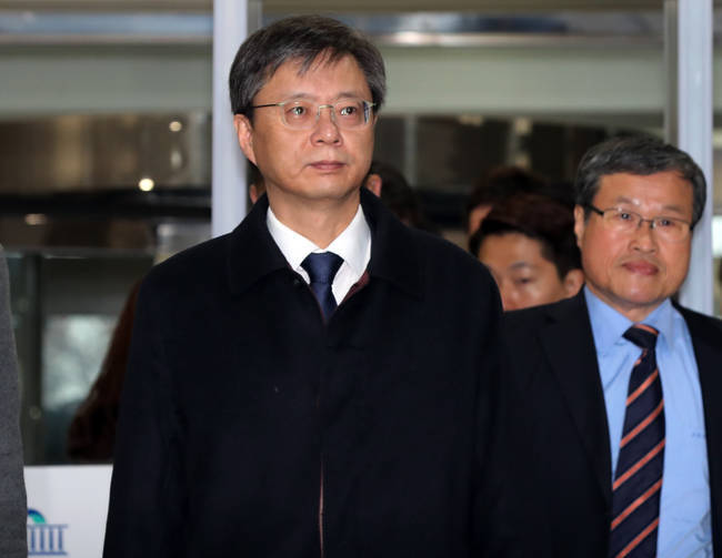 오늘자 국회에 도착한 우병우 | 인스티즈