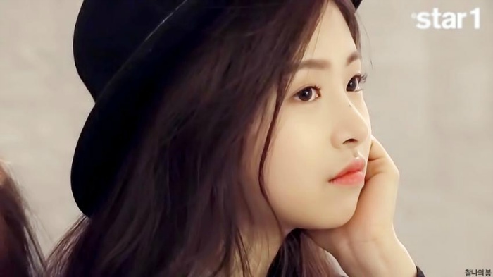 초딩컨셉 탈피한 에이프릴 모습.gif | 인스티즈