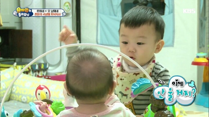 [슈퍼맨이돌아왔다] 아기를 달래는 아기.jpg | 인스티즈