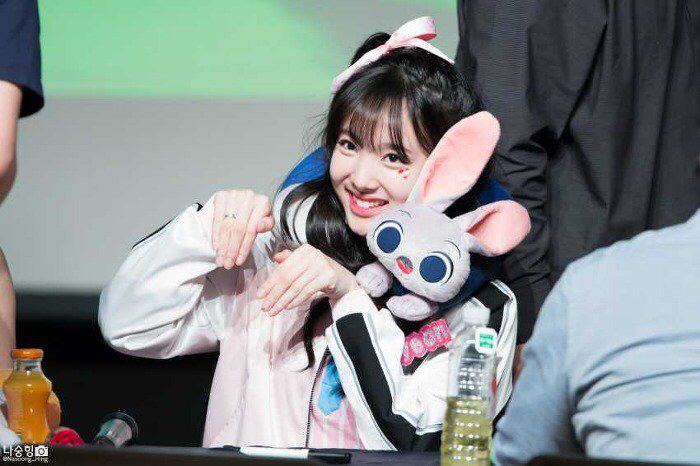 상큼함이 터지는 토끼 나연이 | 인스티즈