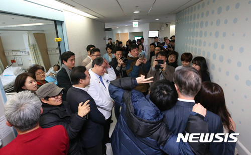 보호자없는 환자 안심병원 찾은 오늘자 문재인 .jpg | 인스티즈