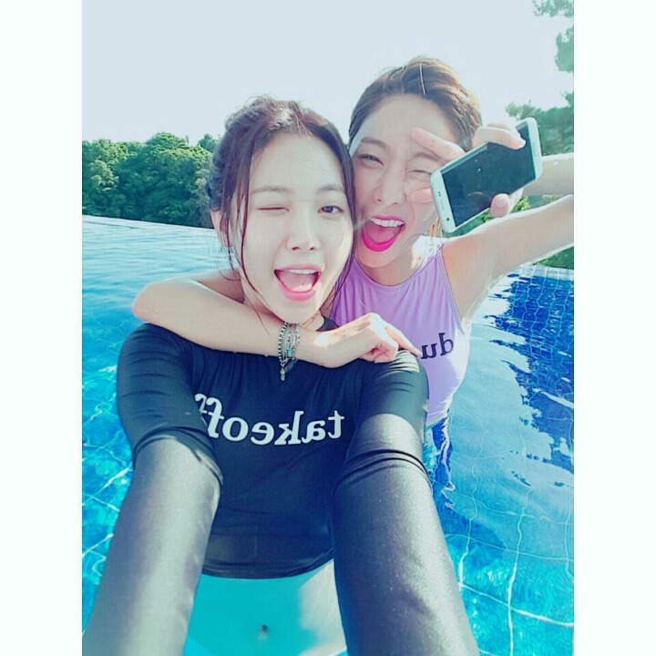 제주도 간 걸스데이 유라와 소진 | 인스티즈