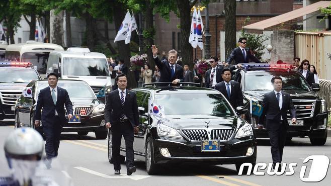 오늘자 문재인 대통령 사진들 .jpg | 인스티즈