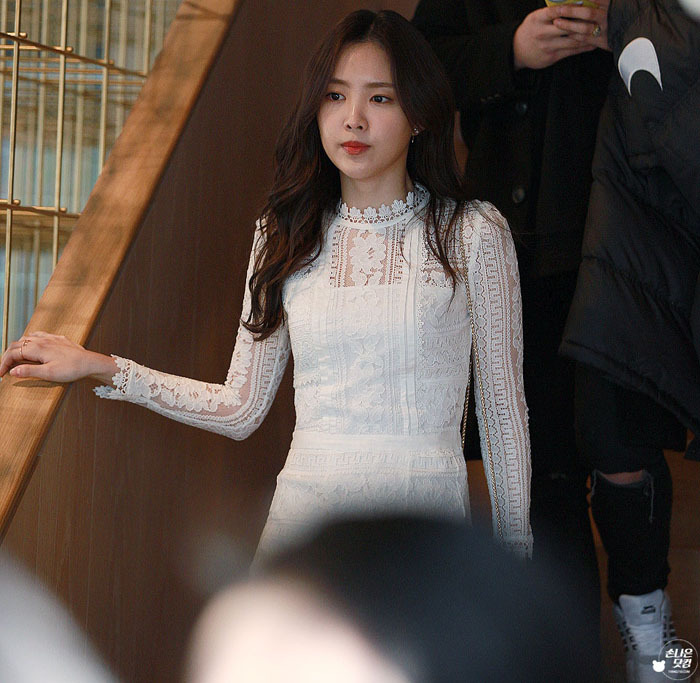 [에이핑크] 손나은 여성스런 분위기.jpg | 인스티즈