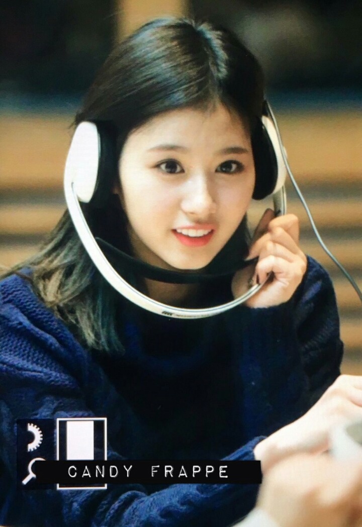 [트와이스] 헤드폰으로 장난치는 사나랑 모모 | 인스티즈
