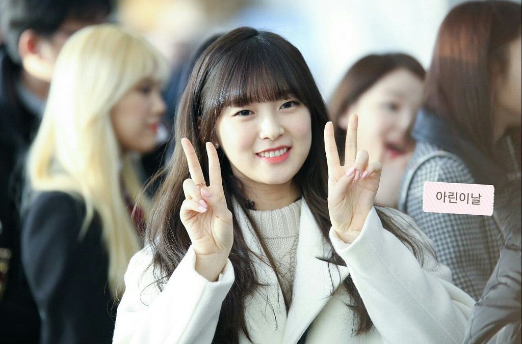오늘자 오마이걸 인천공항 일본 출국 사진.JPG | 인스티즈