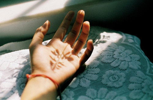 잡는다고 잡힐 것도 아니면서 너는 또 어디로 흘러가서 누구의 눈을 멀게 할까 | 인스티즈