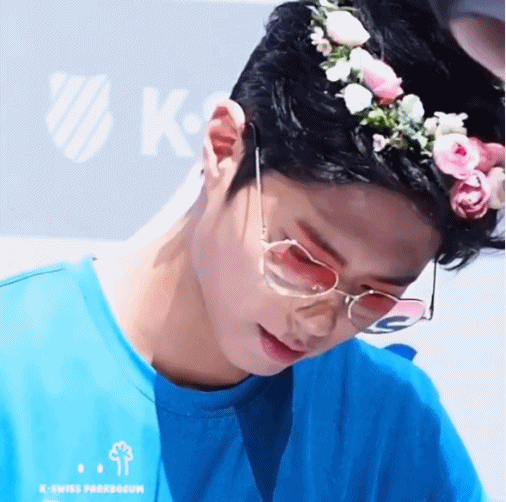 이상한 선글라스 쓴 박보검 | 인스티즈