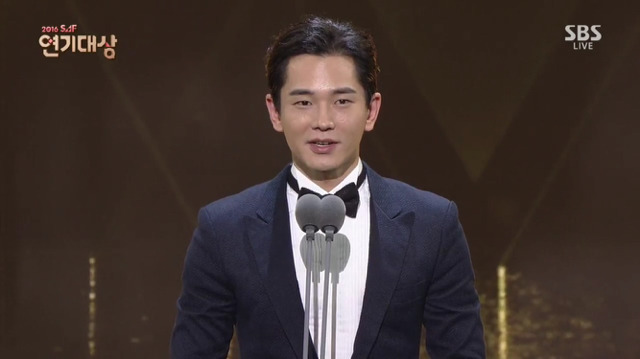 퍼주다 못해 연말 선물 꾸러미 수준이였던 2016 SBS 연기대상 | 인스티즈