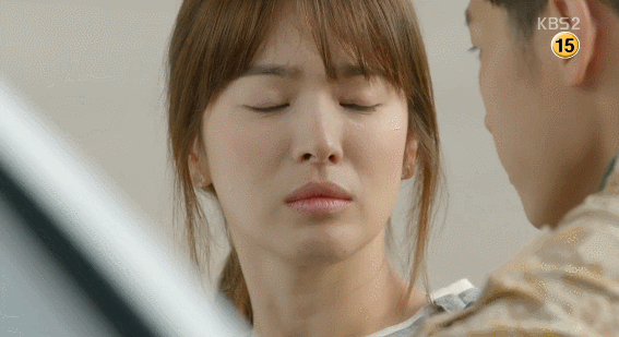 태양의 후예 송중기 송혜교 키스.gif | 인스티즈