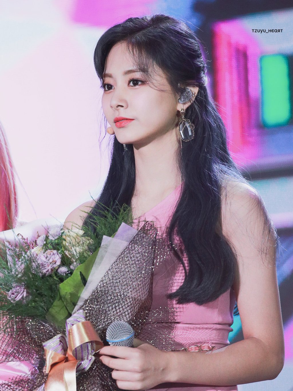 머리묶은 쯔위.jpgif | 인스티즈