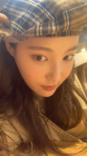 어제 3주년 기념 인스타 라이브한 모모랜드 연우(2).gif | 인스티즈