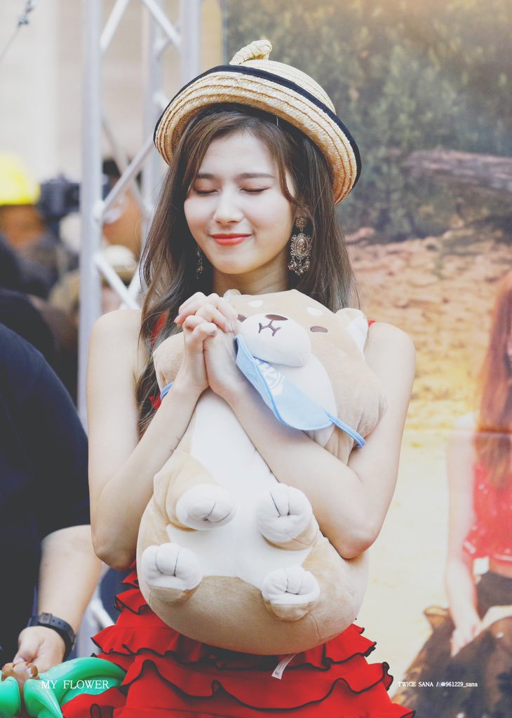 오늘이 생일인 트와이스 사나.jpgif (335장) | 인스티즈