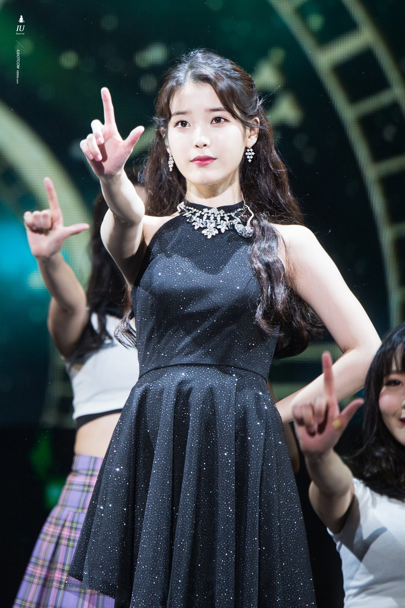 여러분 아이유나 보고 가시죠.jpgif | 인스티즈