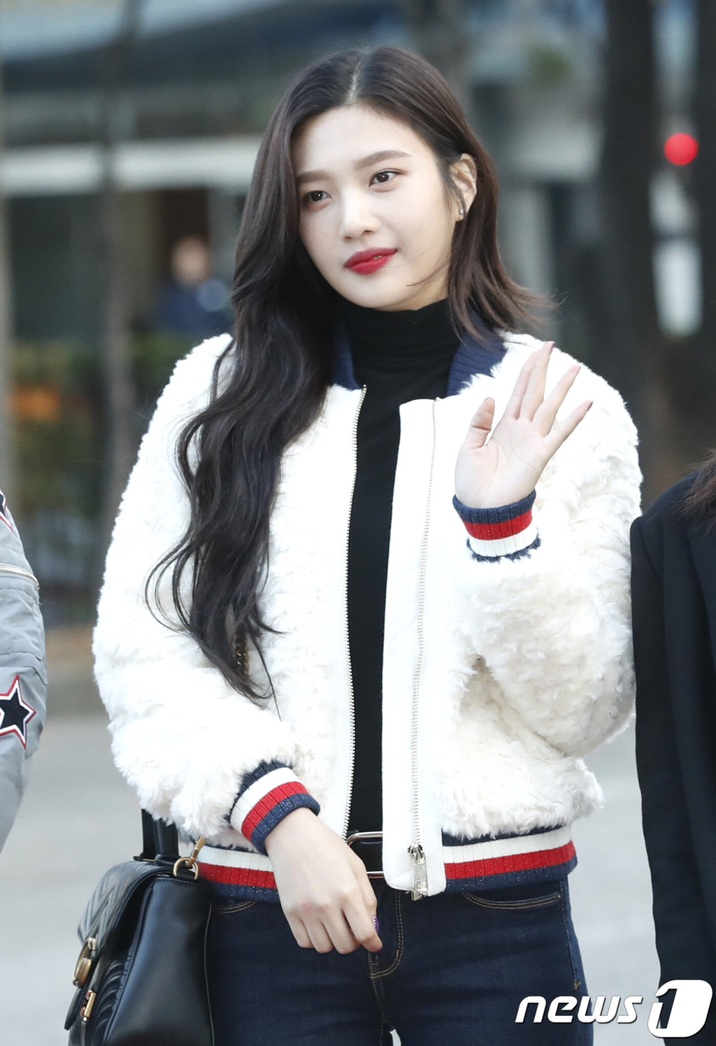 아침부터 예쁜 레드벨벳 조이 출근길.jpg | 인스티즈