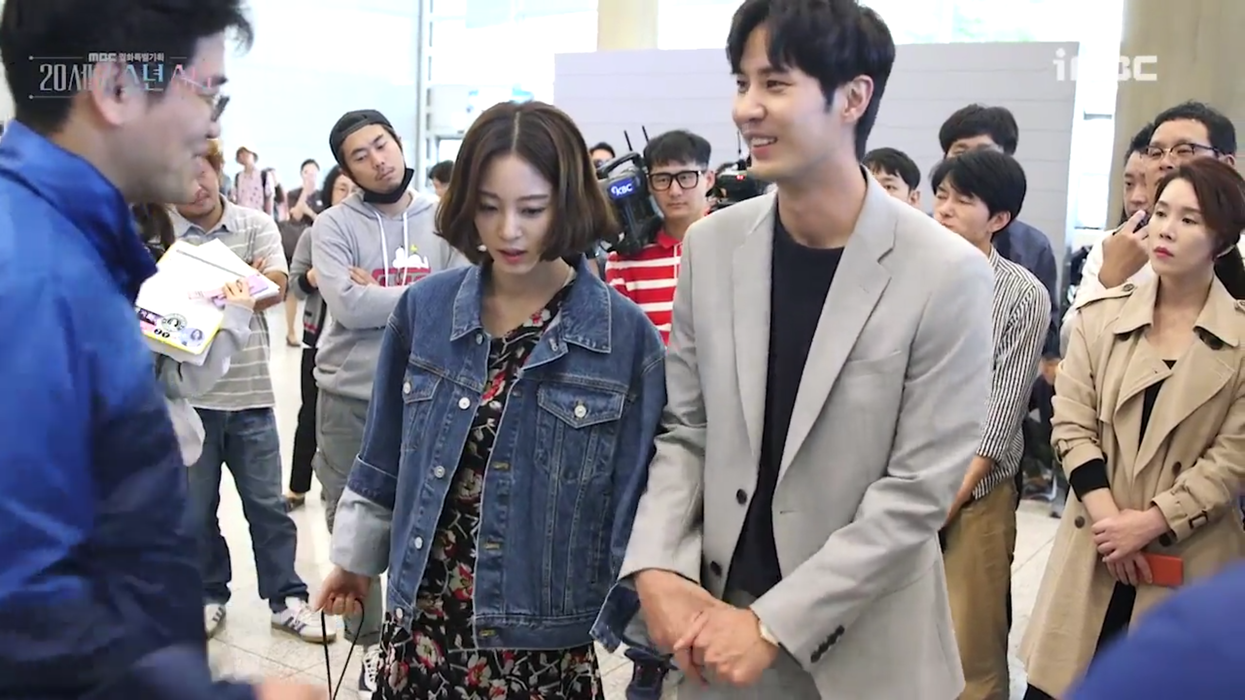  감독님의 여성 캐릭터에 대한 디테일이 느껴지는 디렉팅 장면.jpgif | 인스티즈