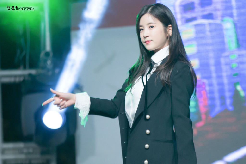 [에이핑크] 엘 클라시코의 완패로 기분이 다운되는 하루라서 박초롱 | 인스티즈
