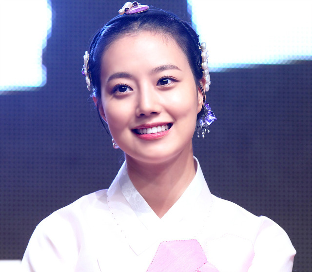 도도하게 생겼는데 애교많은 여친vs선하고 순둥순둥하게 생겼는데 털털한 여친 | 인스티즈