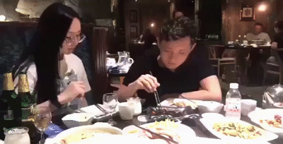 친구랑 밥먹을때 1인칭시점.gif | 인스티즈